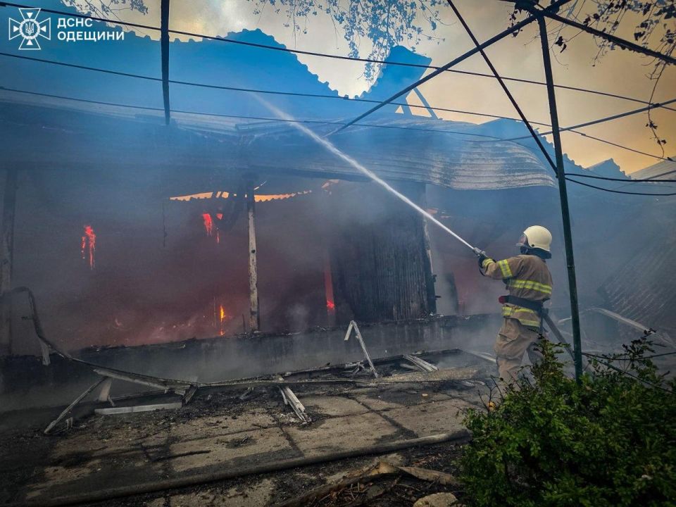 Кадры горящего энергообъекта в Белгород-Днестровском Одесской области