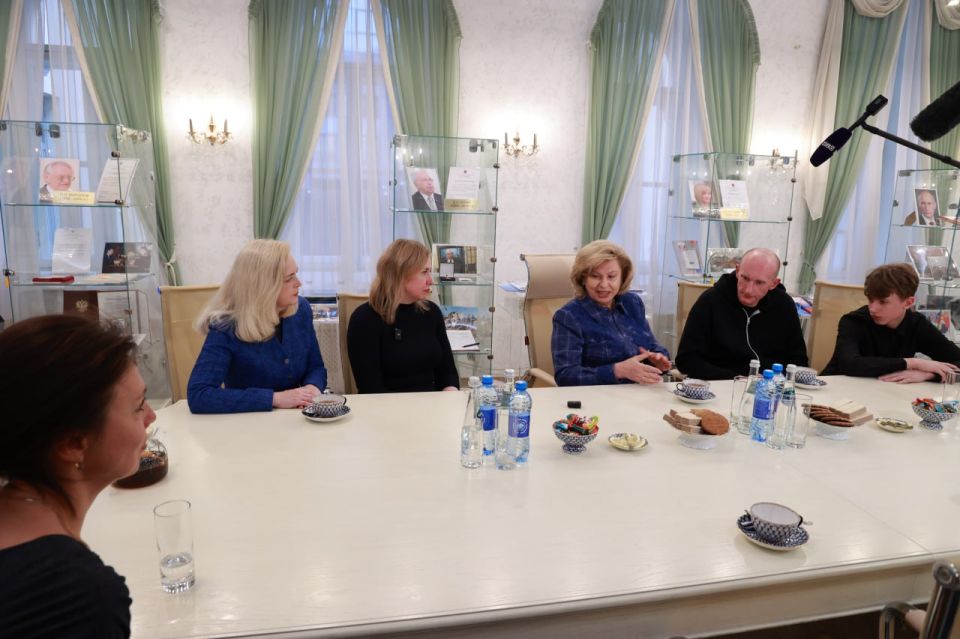 Татьяна Москалькова: Дом прав человека открыл двери для трогательного и долгожданного события – воссоединения семьи Елетиных из Нижегородской области после долгих лет разлуки Татьяна Москалькова: Дом прав человека открыл двери для трогательного и долгожданного события – воссоединения семьи Елетиных из Нижегородской области после долгих лет разлуки