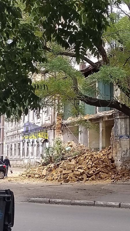 В Одессе рухнула стена нежилого дома