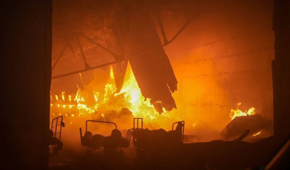 По 7-му километру. Этой ночью загорелись склады на объездной дороге в районе рынка 7-й километр По 7-му километру. Этой ночью загорелись склады на объездной дороге в районе рынка 7-й километр