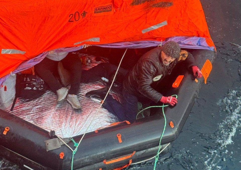 Появились кадры крушения сухогруза в Черном море