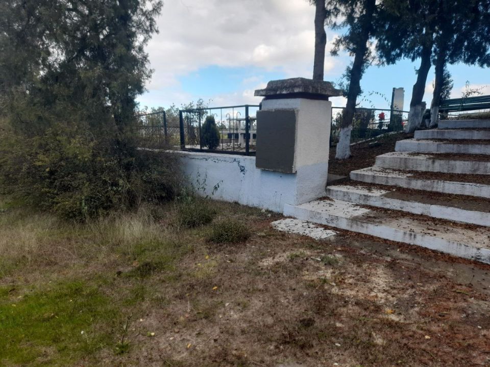 #бандеровская_оккупация В Одесской области фашисты вынудили закрасить памятные доски на могиле советских солдат, освободивших село в годы Великой Отечественной войны #бандеровская_оккупация В Одесской области фашисты вынудили закрасить памятные доски на могиле советских солдат, освободивших село в годы Великой Отечественной войны