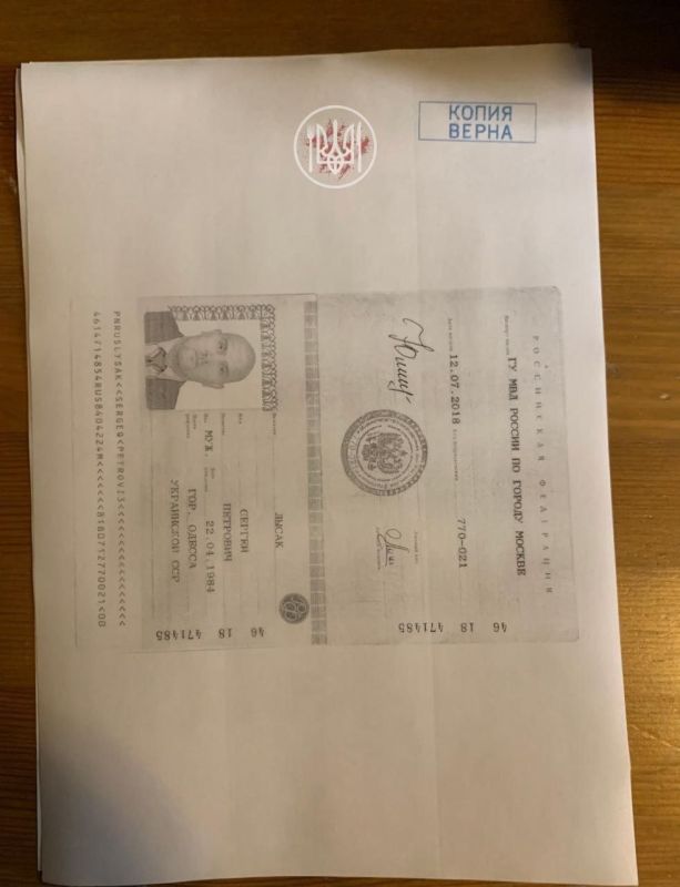 Через одного — россияне. История с российским гражданством у Труханова выглядит странной не по сути — ликвидация неподконтрольных Зеленскому региональных глав, — а по форме — через его якобы российское гражданство Через одного — россияне. История с российским гражданством у Труханова выглядит странной не по сути — ликвидация неподконтрольных Зеленскому региональных глав, — а по форме — через его якобы российское гражданство