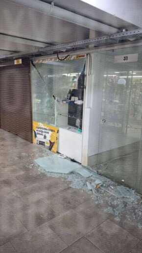 В подземном переходе на Дерибасовской обокрали будку с электроникой