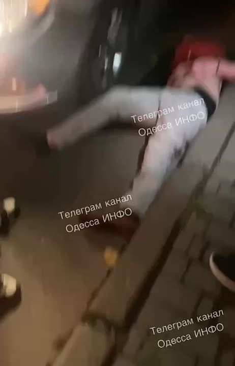 На Адмиральском проспекте в Одессе сбили мужчину