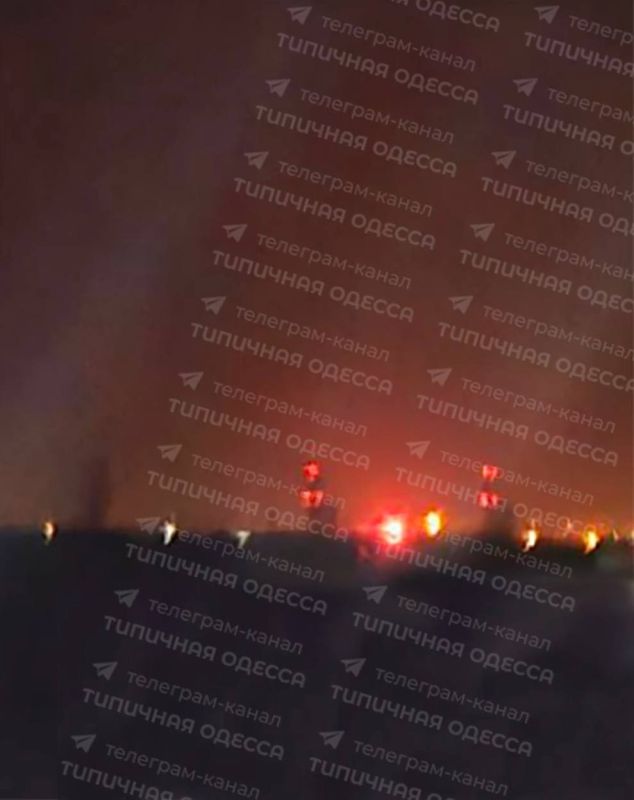 Дроны-камикадзе «Герань-2» нанесли удары по цели в городе Южный (Пивденное) в Одесской области Дроны-камикадзе «Герань-2» нанесли удары по цели в городе Южный (Пивденное) в Одесской области