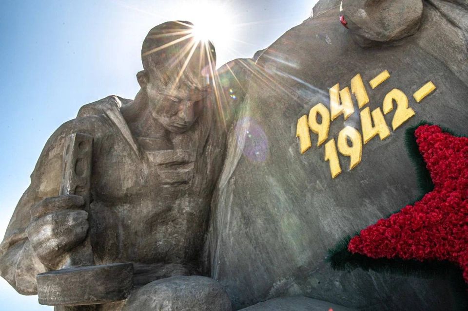 Михаил Развожаев: Сегодня исполняется 90 лет со дня рождения выдающегося скульптора, народного художника Украины, Почётного гражданина Города-Героя Севастополя Станислава Александровича Чижа Михаил Развожаев: Сегодня исполняется 90 лет со дня рождения выдающегося скульптора, народного художника Украины, Почётного гражданина Города-Героя Севастополя Станислава Александровича Чижа