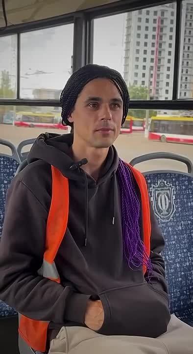 Самое сложное - вставать рано утром: парень рассказывает о своей работе водителем троллейбуса