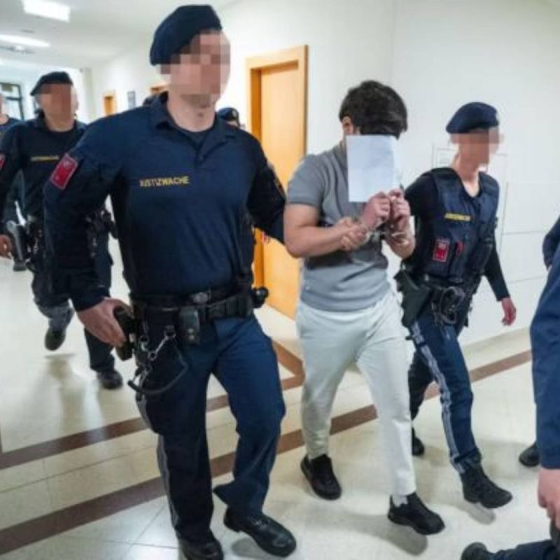 Месяцы ада: школьники насиловали, унижали и обворовывали учительницу, а потом спалили её дом Месяцы ада: школьники насиловали, унижали и обворовывали учительницу, а потом спалили её дом