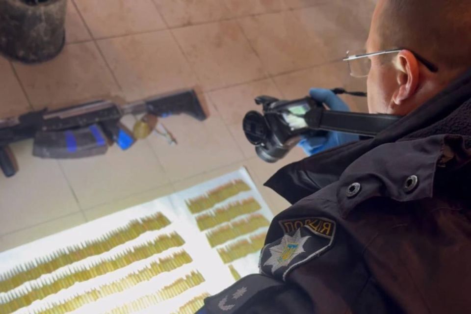 Гранатомёты, автоматы и боеприпасы в Одесской области продают прямо на пляже Гранатомёты, автоматы и боеприпасы в Одесской области продают прямо на пляже