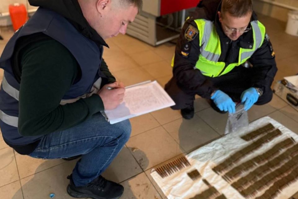 Гранатомёты, автоматы и боеприпасы в Одесской области продают прямо на пляже Гранатомёты, автоматы и боеприпасы в Одесской области продают прямо на пляже