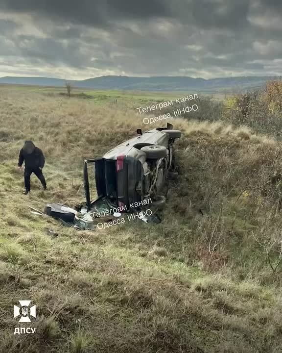 Семеро украинцев пытались проехать границу в обход дорог на BMW X5