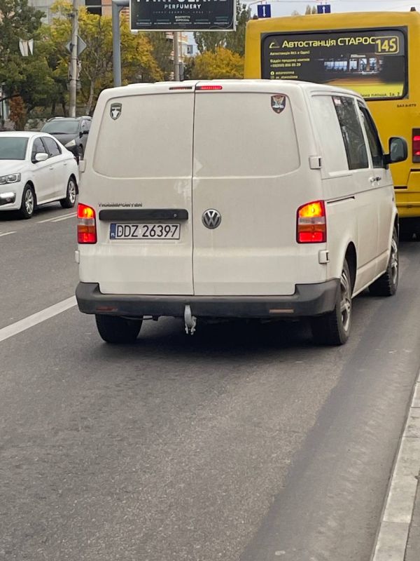 ДРУЗЬЯ. У кого есть какая-либо информация по ТЦКшному бусу Фольцваген Транспортер г/н DDZ 26397 — просьба сообщить в бот обратной связи
