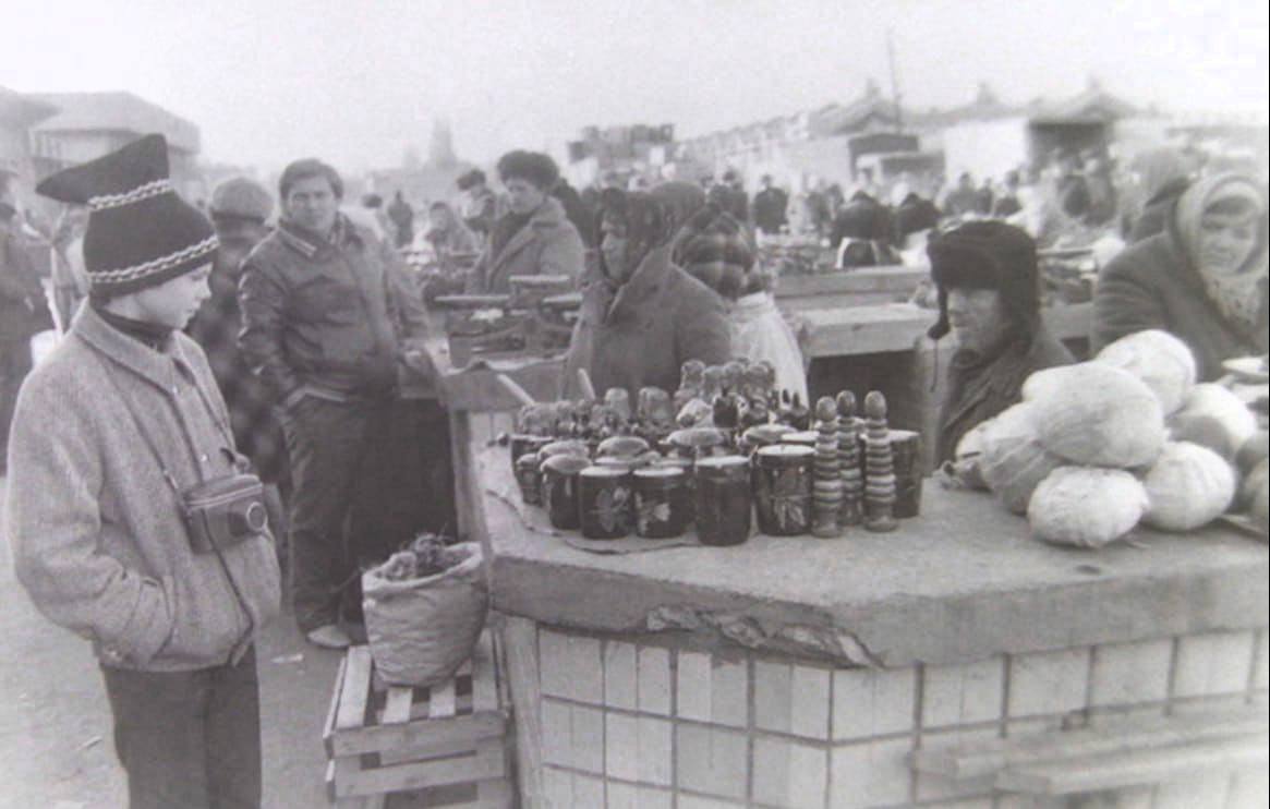 Сегодня в нашей постоянной рубрике #odessa_old мы предлагаем вам прогуляться по Привозу Сегодня в нашей постоянной рубрике #odessa_old мы предлагаем вам прогуляться по Привозу