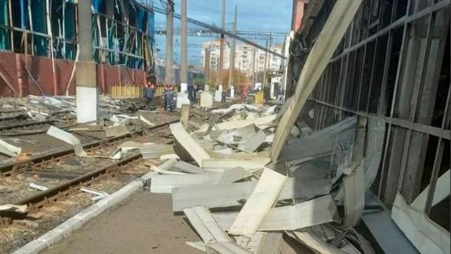 По Котовску (Подольск). В результате удара повреждено локомотивное депо По Котовску (Подольск). В результате удара повреждено локомотивное депо