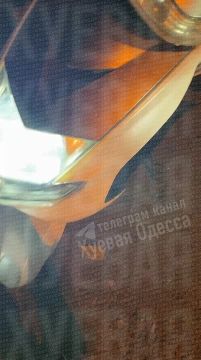 В Одессе пьяный полицейский с оружием угрожал сотрудниками ТЦК и разбил прикладом окно служебного авто