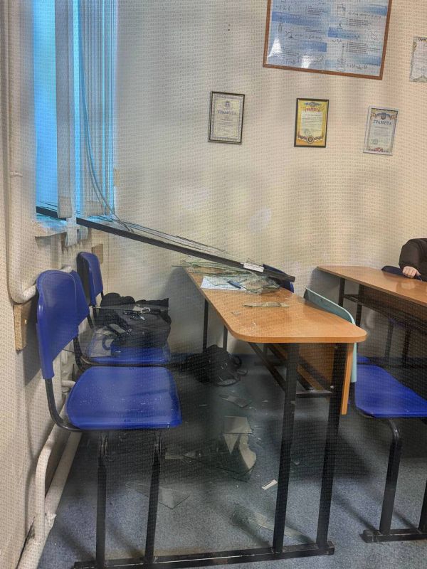 В юридическом колледже Одессы на студентку упало окно