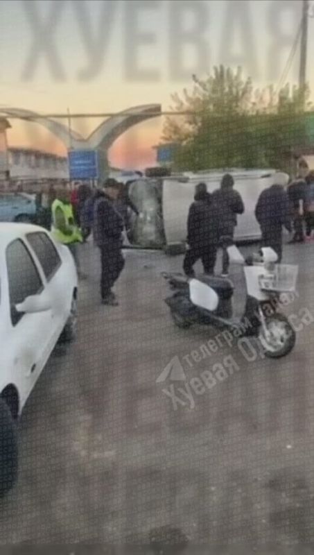 Одесситы разгромили и перевернули автобус ТЦКшников, которые поймали одного из жителей города