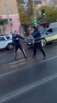 В Одессе два чудика не поделили дорогу и устроили махач