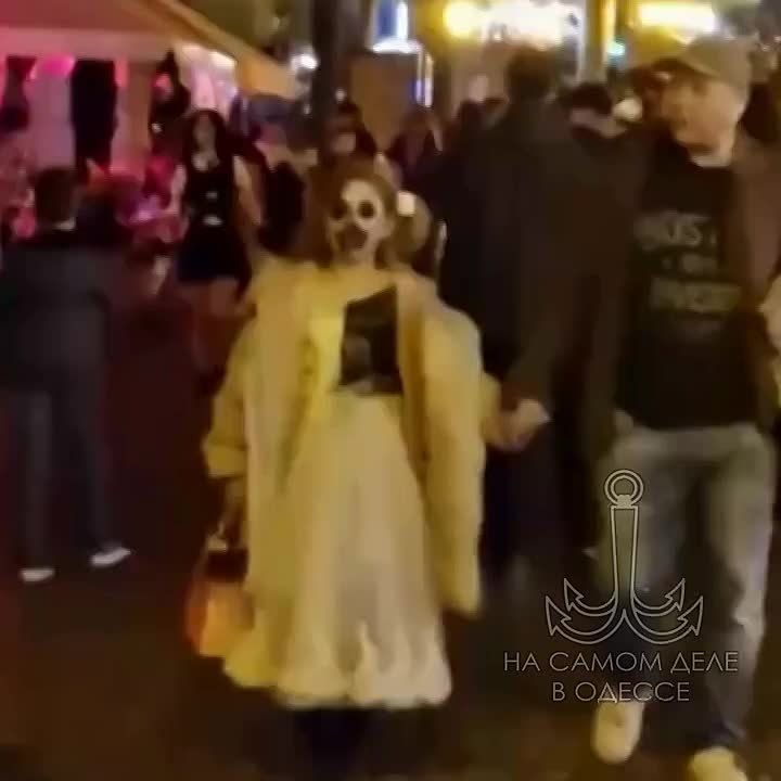 Одесса-мама, мирных снов. — Роза Львовна, когда наступает старость?