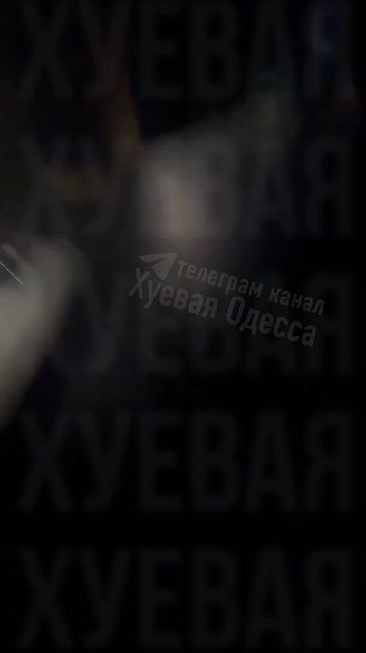 В Одессе сотрудница прокуратуры Закарпатской области устроила грязный скандал с пожилым мужчиной