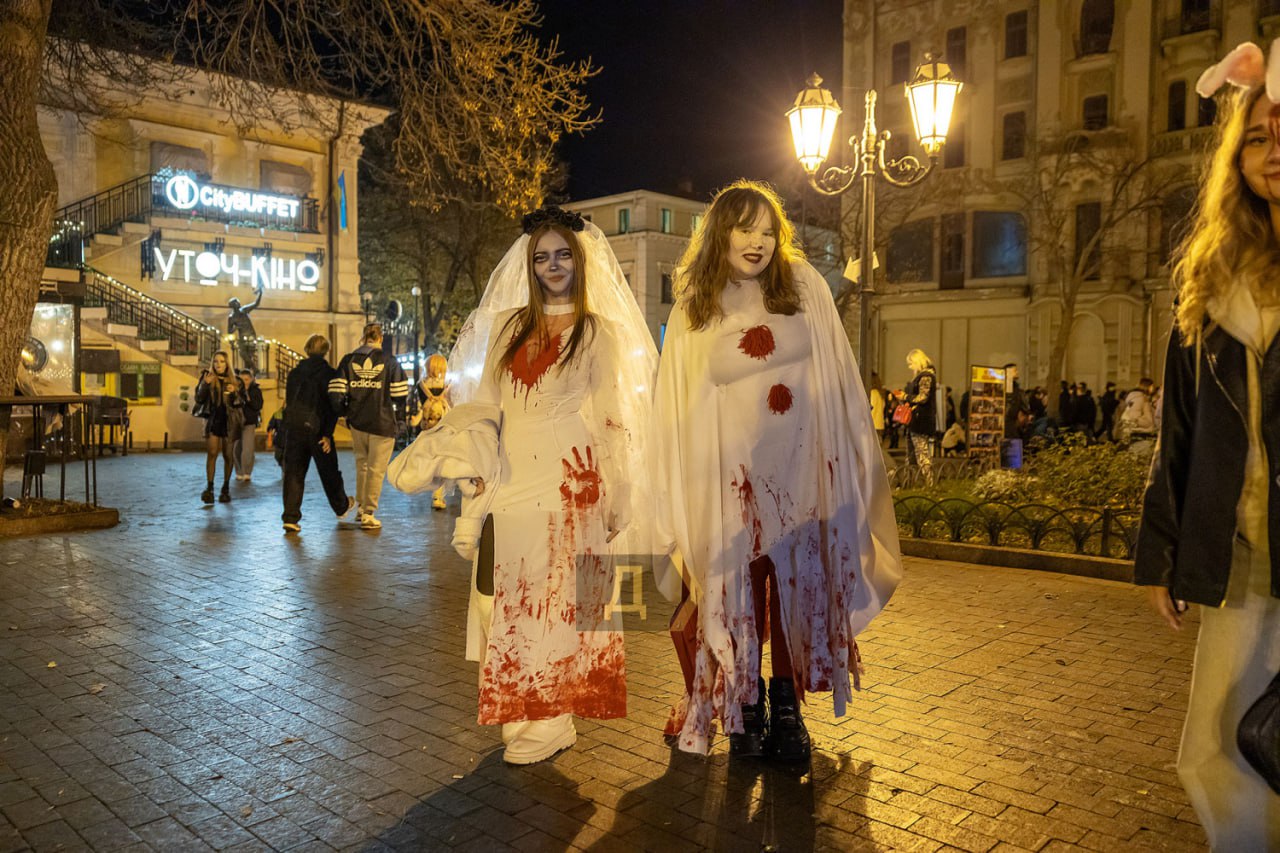 Весёлый ужас: в Одессе в небывалых масштабах отметили Хэллоуин Весёлый ужас: в Одессе в небывалых масштабах отметили Хэллоуин