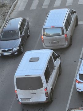 Перевозили их бусе, который снизу, не на скорой как обычно