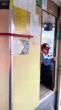 Вот такой красавчик сегодня пожаловал в одесский трамвай