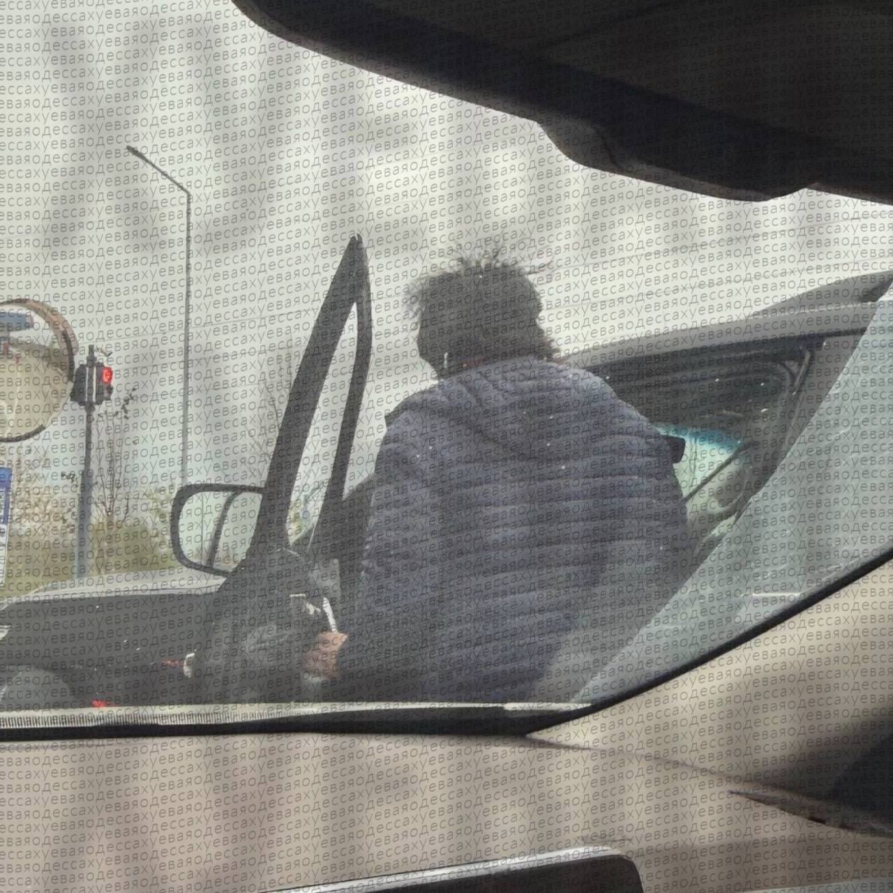 Украинский певец прошел таможню в Одессе вне очереди