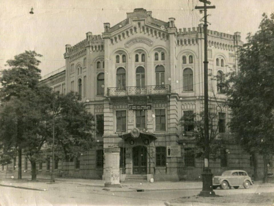 ����� ����� ������� ������� � ������ � 90-�