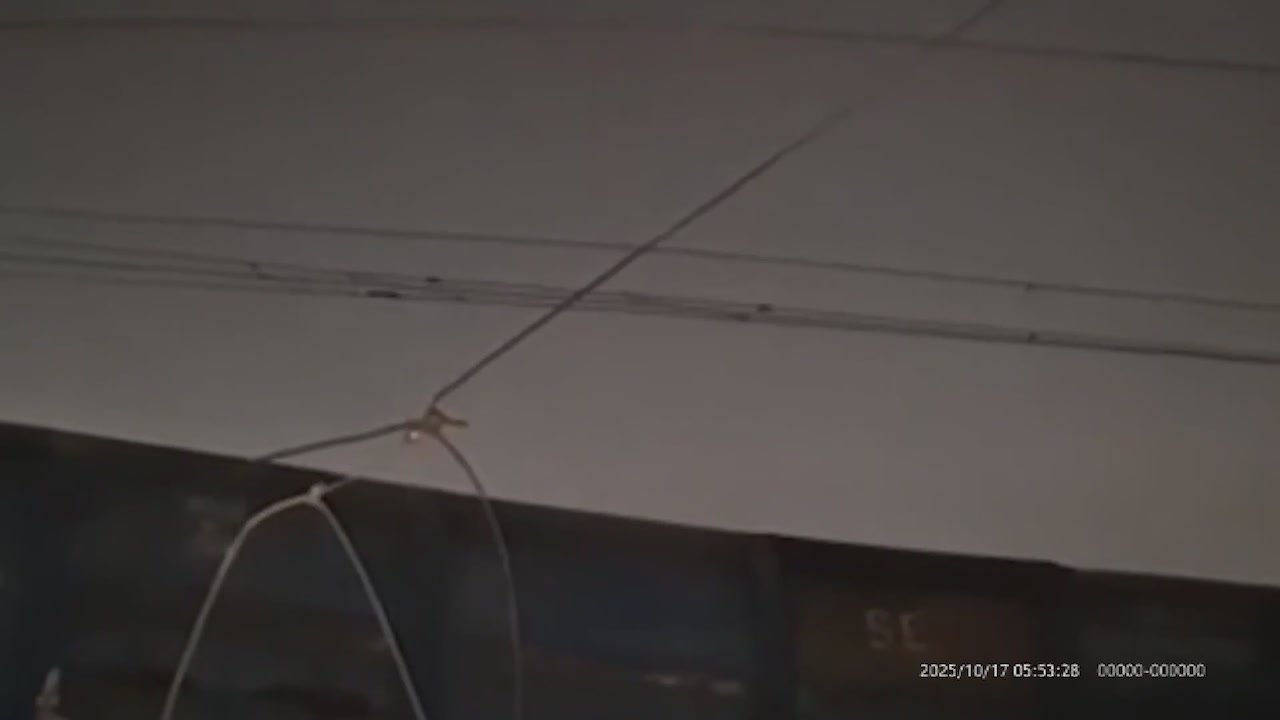 Ж/Д состав сходит с рельс. Железнодорожный путь Измаил-Одесса, отрезок Главани-Арциз Наконец-то можем рассказать об операции, заставившее изрядно понервничать одесское СБУ! В ночь на 17 октября нами совершен подрыв Ж/д...