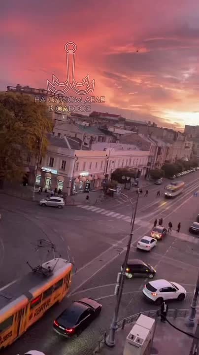 Одесса-мама, мирных снов. Абрам приходит домой и говорит жене с улыбкой: