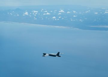 Так выглядит побережье Венесуэлы с борта бомбардировщиков B-52H Stratofortress ВВС США, регулярно осуществляющих пролеты вдоль границы, а также дозаправка в воздухе от KC-135