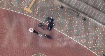 В Одессе двое неизвестных побили мужика за неубранный собачий кал