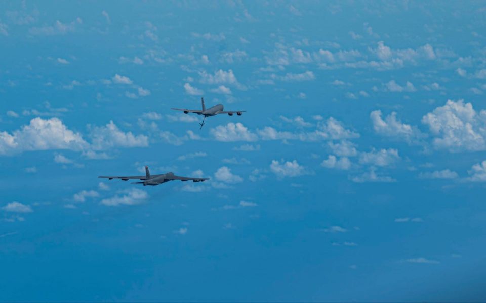 ��� �������� ��������� ��������� � ����� ���������������� B-52H Stratofortress ��� ���, ��������� �������������� ������� ����� �������, � ����� ���������� � ������� �� KC-135