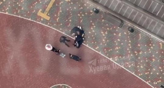 В Одессе двое неизвестных побили мужика за неубранный собачий кал