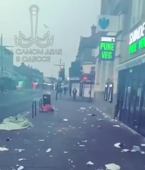 Ядовитый туман, безлюдные улицы, горы мусора на тротуарах, закрытые магазины…
