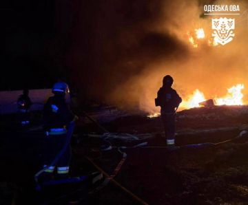 Мощные пожары после ночных ударов по объектам врага в Одессе