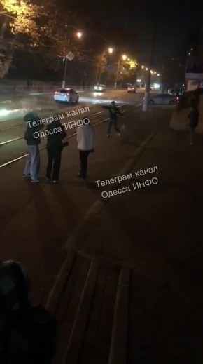 Малолетки в Одессе устроили перестрелку ручными фейерверками