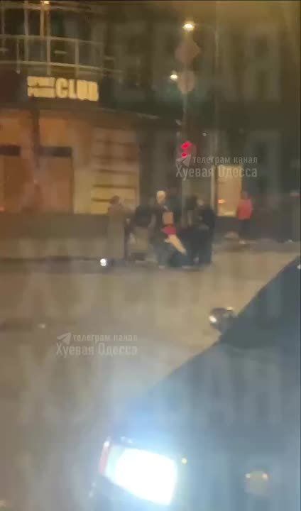 Ночью на Дерибоне в Одессе сбили самокатчика