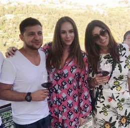 Олег Царёв: Несколько слов о Миндиче.. Родился в 1979 году в Днепропетровске в семье Михаила и Стеллы Миндичей, которые позже станут предпринимателями Олег Царёв: Несколько слов о Миндиче.. Родился в 1979 году в Днепропетровске в семье Михаила и Стеллы Миндичей, которые позже станут предпринимателями