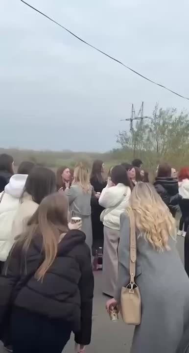 На границе в Одесской области люди устроили концерт песен на русском языке