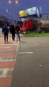 В Одессе легковушка влетела под фуру