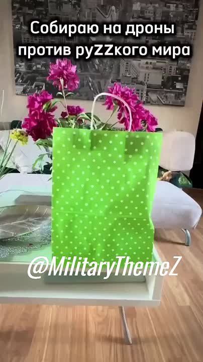 Типичная жизнь украинки в двух актах: сначала, как ни в чём не бывало, собирает деньги на дроны для ВСУ, а потом удивлённо делает большие глаза - почему в Одессе нет света