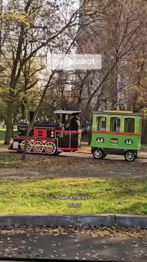 По бульвару в Одессе теперь катет паровозик