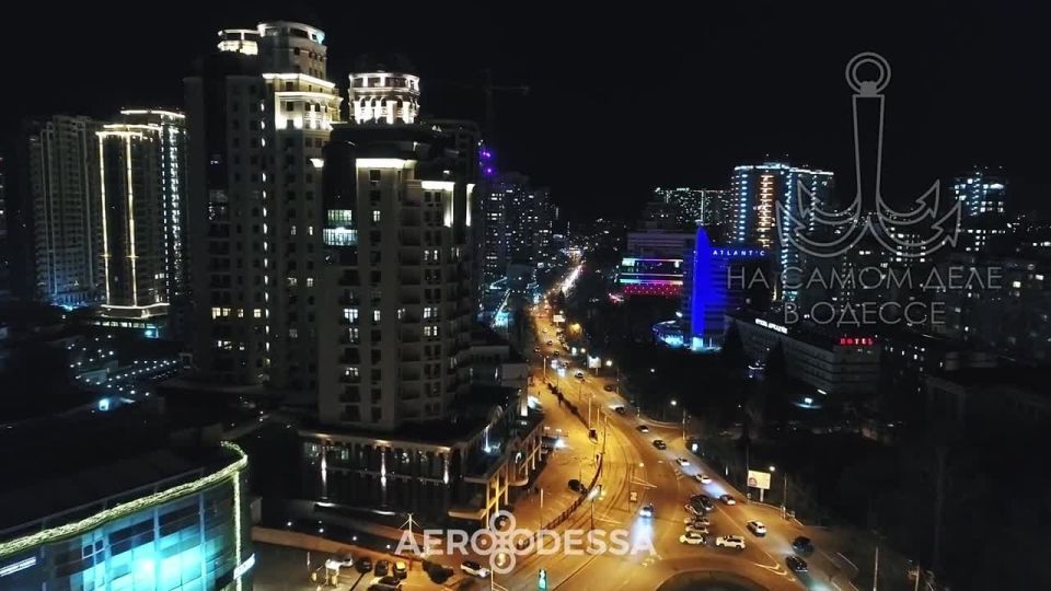 Одесса-мама, мирных снов. — Софочка! Может, всё-таки водочки?