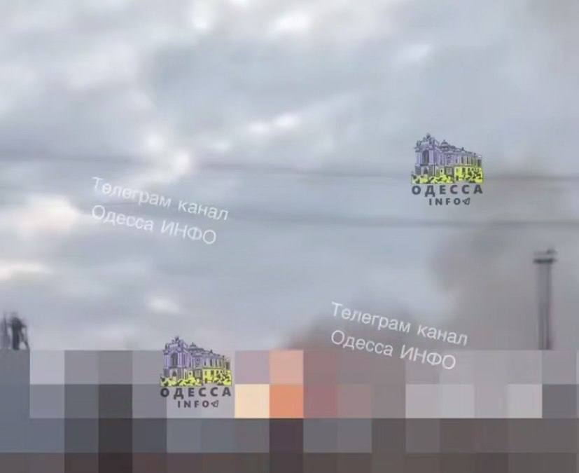 Предварительно, сегодня утром был нанесен удар БПЛА Герань по локомотивному депо в городе Арциз Одесской области, сообщает канал «Хроники Гераней» Предварительно, сегодня утром был нанесен удар БПЛА Герань по локомотивному депо в городе Арциз Одесской области, сообщает канал «Хроники Гераней»