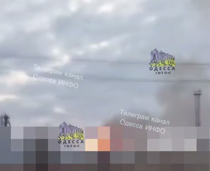 Предварительно, сегодня утром был нанесен удар БПЛА Герань по локомотивному депо в городе Арциз Одесской области Предварительно, сегодня утром был нанесен удар БПЛА Герань по локомотивному депо в городе Арциз Одесской области