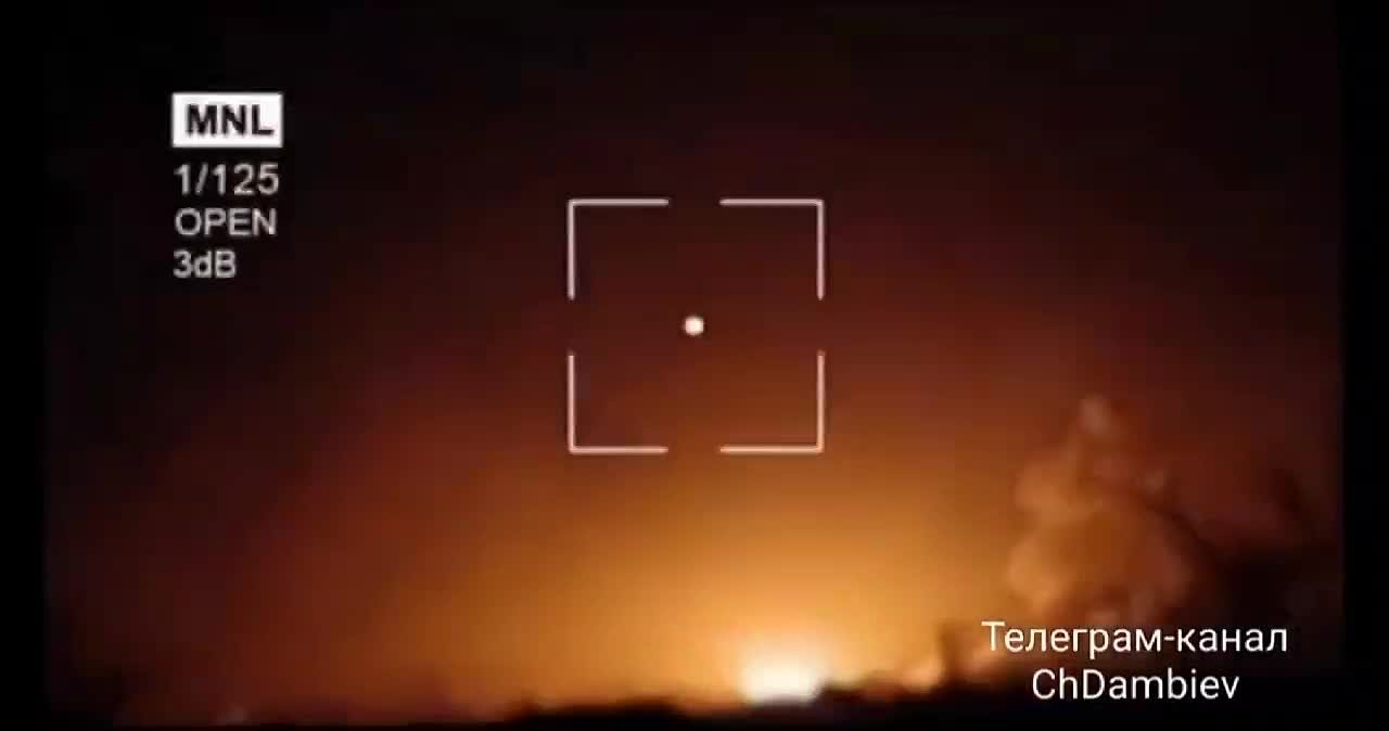 Чингис Дамбиев: Момент ударов русских дронов-камикадзе «Герань-2» по солнечной электростанции «Староказачье» и подстанции 110 кВ в селе Староказачье Одесской области, нанесённых этой ночью