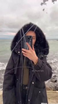 На пляже в Одессе вандалы расцарапали зеркало